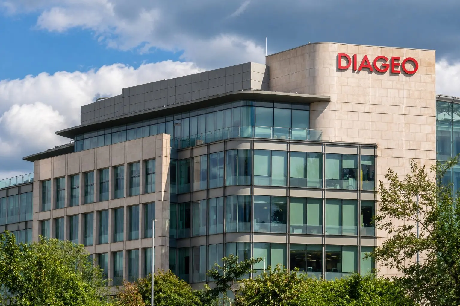 Diageo (LON:DGE) gains after TD lifts rating, U.S. weakness stays in focus for Dave Lewis review