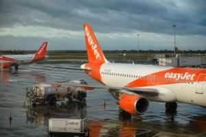 easyJet (LON:EZJ) bid premium leaves £590 million deal spread