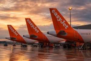 easyJet (LON:EZJ) stock trails Castlelake offer on deal terms snag