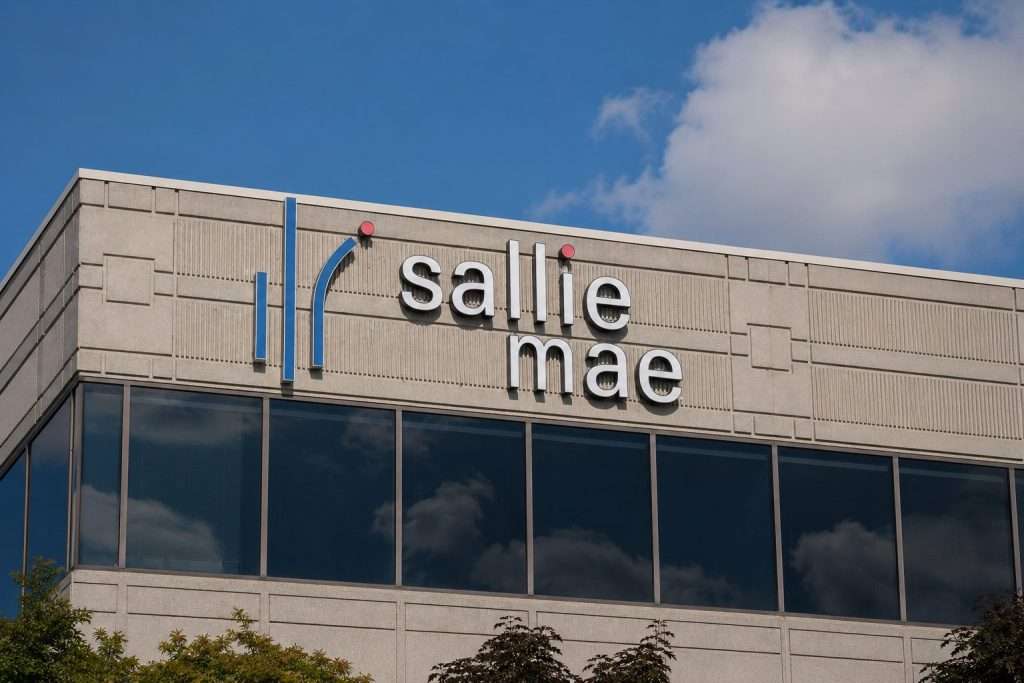 Sallie Mae Hovers Near $22 Ahead of Major Loan Test