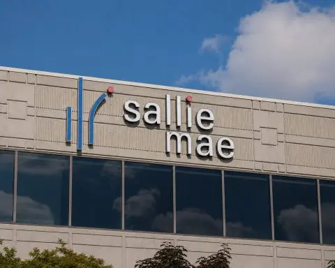 Sallie Mae Hovers Near $22 Ahead of Major Loan Test