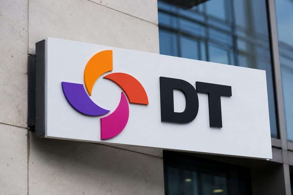 Digital Turbine Gains as Nasdaq Drops — APPS Eyes Launchpad