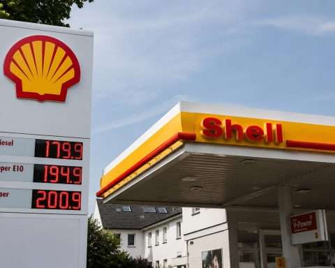 Shell Shares Watch Monday After Oil Jolt and Raizen Debt Meeting