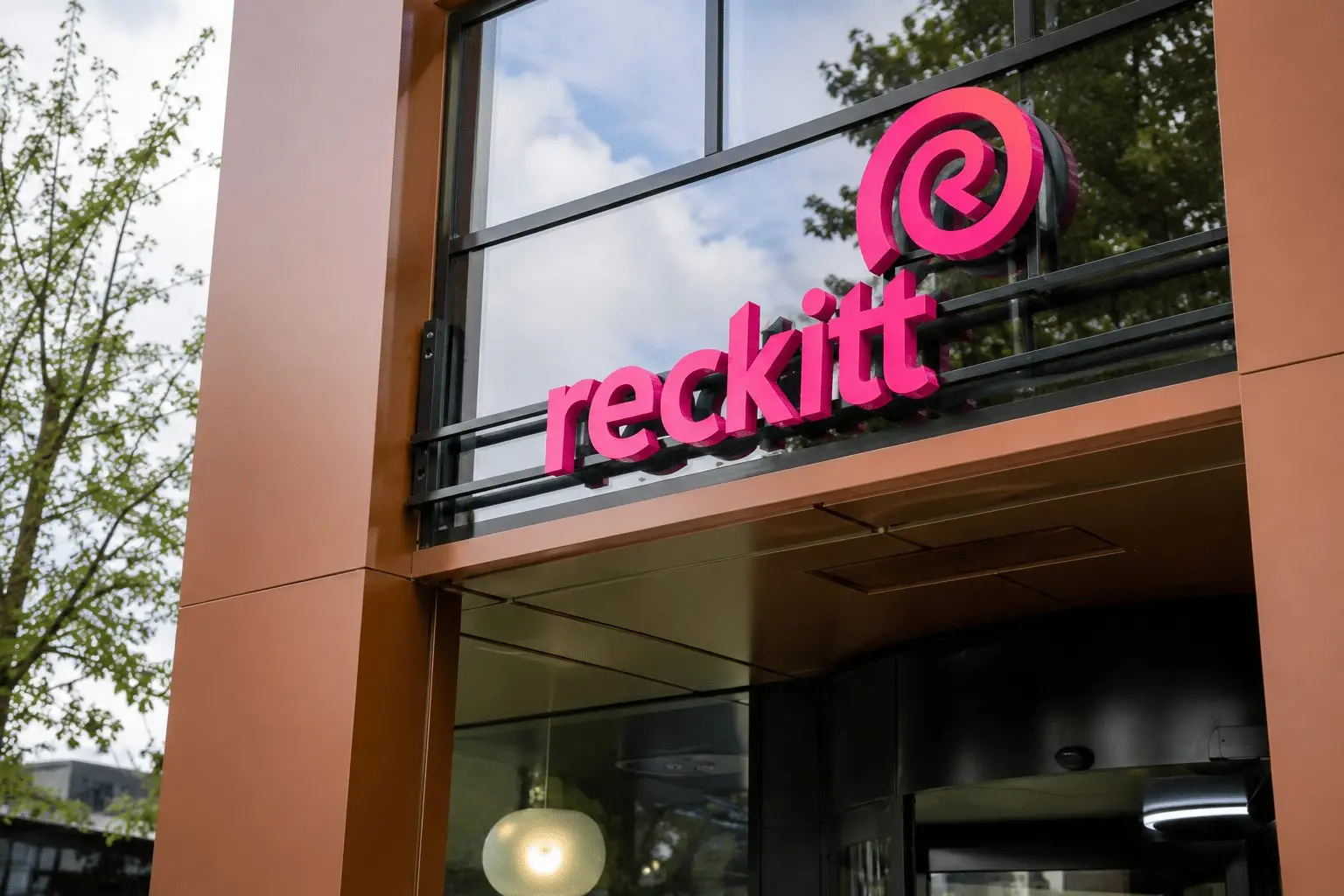 Reckitt Shares Recover Even as Uncertainty Lingers