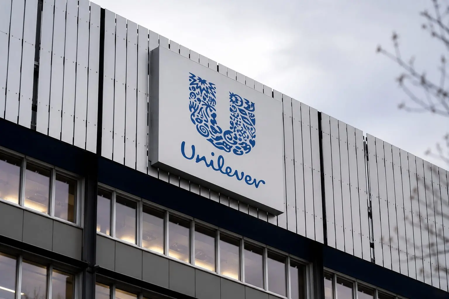 Unilever Down After €1.5B Buyback, Focus on Margins