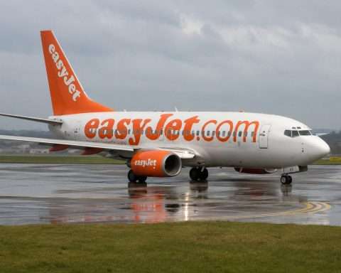 easyJet Shares Hold Bid Premium as June 26 Takeover Clock Ticks