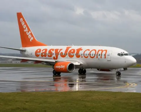 easyJet Shares Hold Bid Premium as June 26 Takeover Clock Ticks