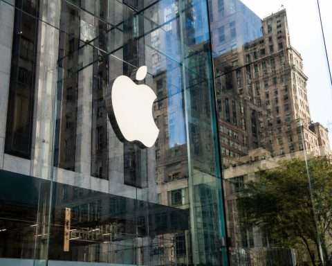 Apple Shares Slip Ahead of Siri WWDC Update