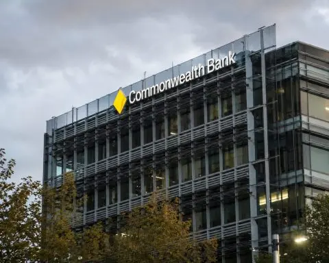 Commonwealth Bank Shares Slip as Australia’s Mortgage Giant Faces a Fresh Test