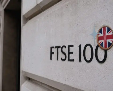 FTSE 100 Drops as Banks and Oil Giants Weigh on London Shares