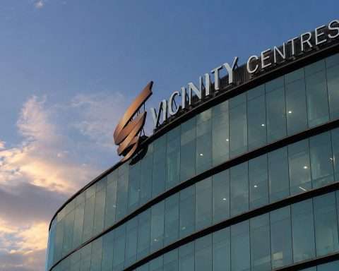 Vicinity Centres Shares Rise as ASX Dips, A$2.50 in Focus