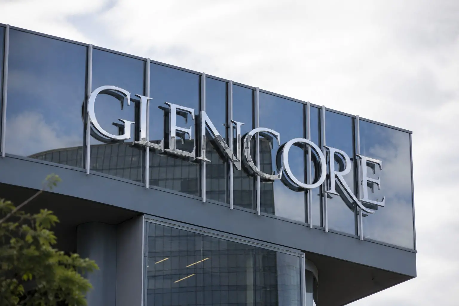 Glencore Shares Edge Lower on Copper Moves