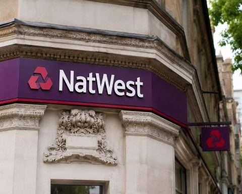 NatWest shares slip below 590p as investors test the UK bank rally before BoE decision