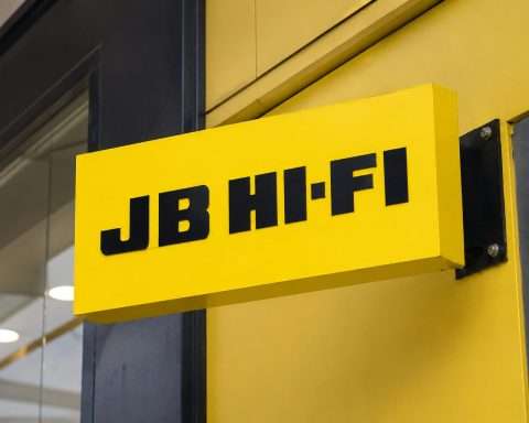 JB Hi-Fi lifts as investors look to electronics spending, retail names rebound