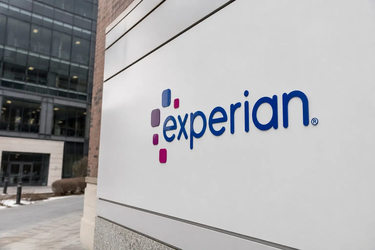 Experian PLC inches higher after selloff, FY27 outlook still in focus
