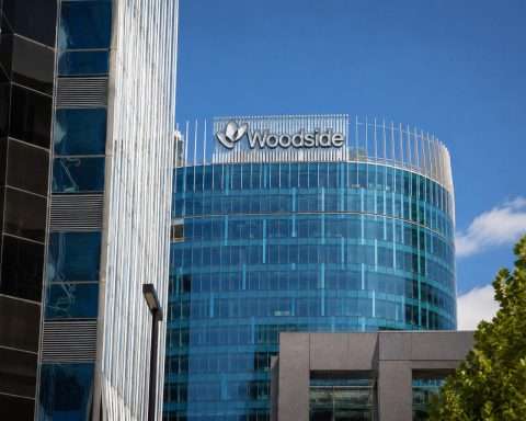 Woodside Energy Shares Gain With ASX Energy Stocks Amid Oil Swings