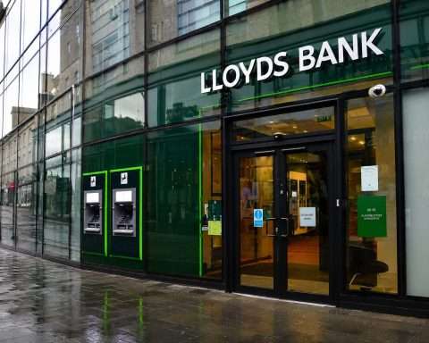 Lloyds Breaks Above 101p as Buyback, UK Banks Push LLOY Higher