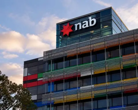 NAB Rises 2.3% Ahead of RBA Decision as ASX Banks See Gains