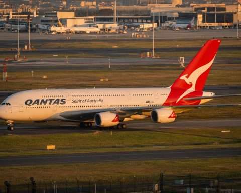 Qantas Shares Rise as Oil Pullback Eases Fuel Fears and Investors Watch FY27 Outlook