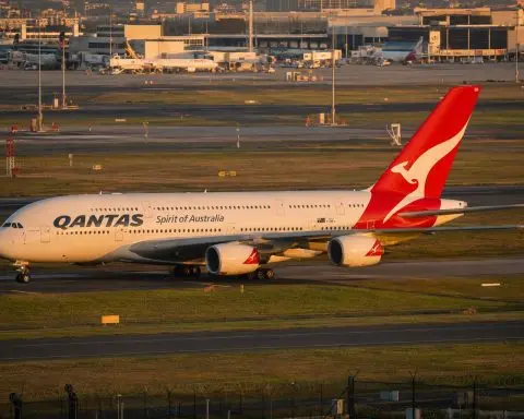 Qantas Shares Rise as Oil Pullback Eases Fuel Fears and Investors Watch FY27 Outlook