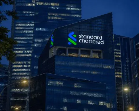 Standard Chartered up 4% with British banks higher