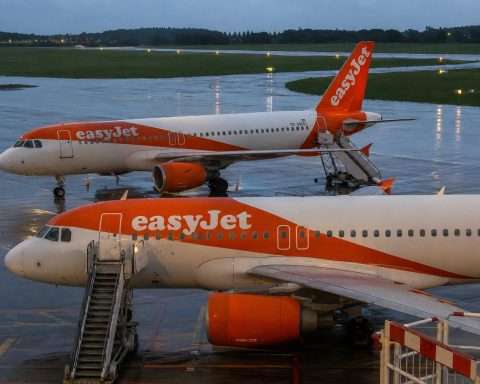 easyJet Edges Higher as Markets Watch Takeover Chatter