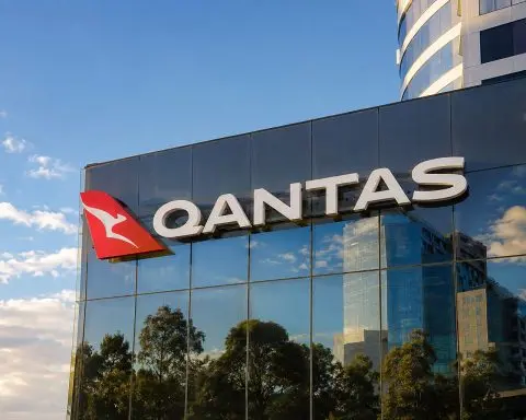 Qantas Gains After Oil Slips, Fuel Worries Fade Ahead of FY26 Earnings