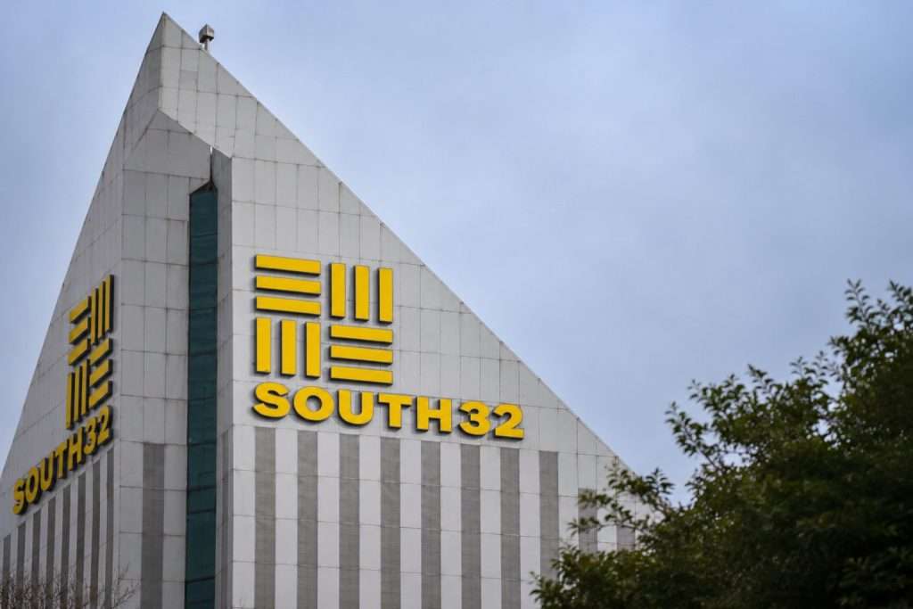 South32 Shares Approach 2026 High as Mozal Buyout Talks Turn Focus to Aluminium Risk