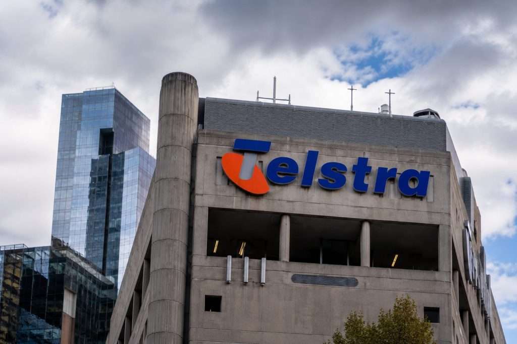Telstra ASX:TLS Share Price Holds at $5.20 as Dividend and August Results Come Into Focus