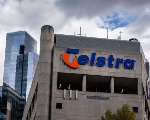 Telstra ASX:TLS Share Price Holds at $5.20 as Dividend and August Results Come Into Focus