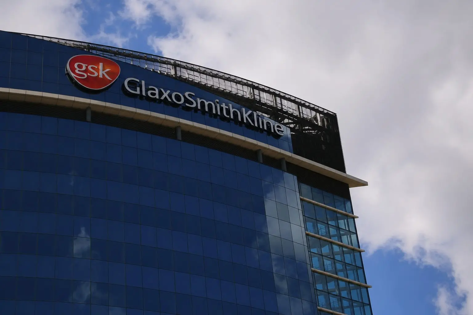 GSK Trades Lower After Nuvalent Deal Raises Focus on Drug Pipeline, Approval Uncertainty
