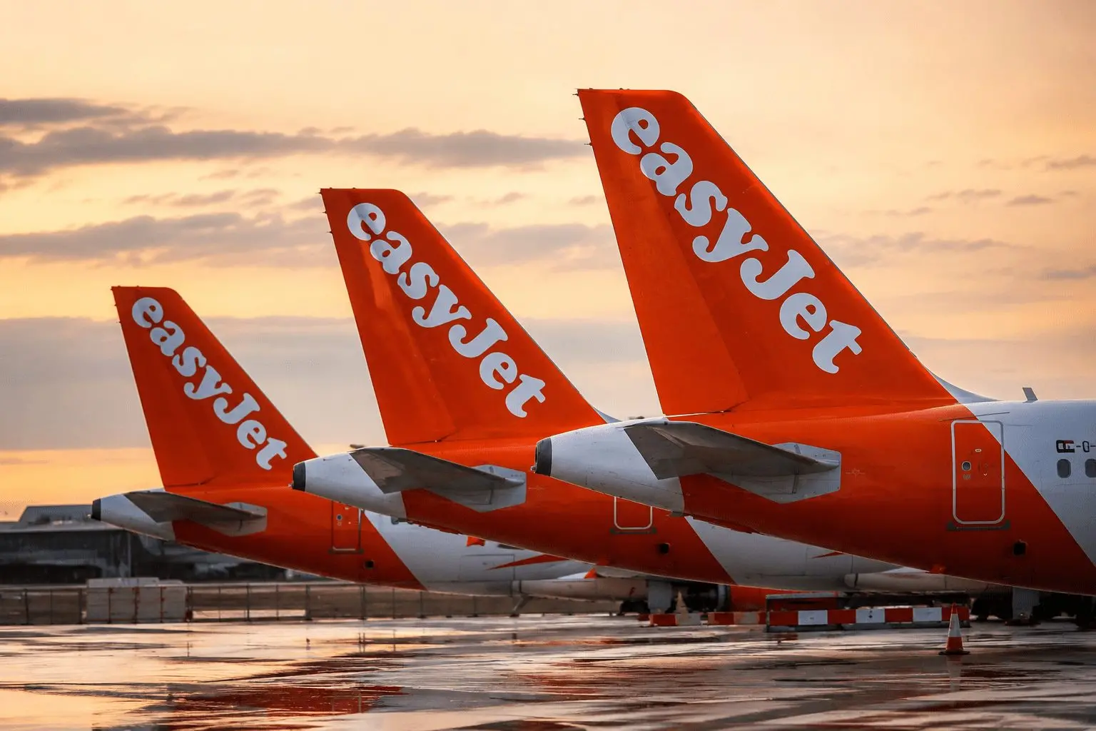easyJet Trades Higher With Oil Falling As Castlelake Bid Deadline Arrives