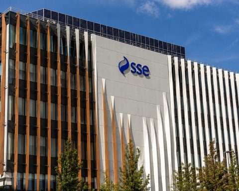 SSE Falls in London After Dividend, Capex Plans Get Investors’ Attention