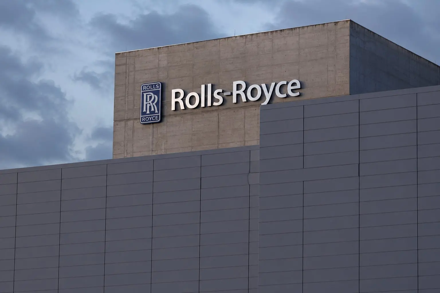 Rolls-Royce gains on Swedish SMR deal; market looks to July earnings