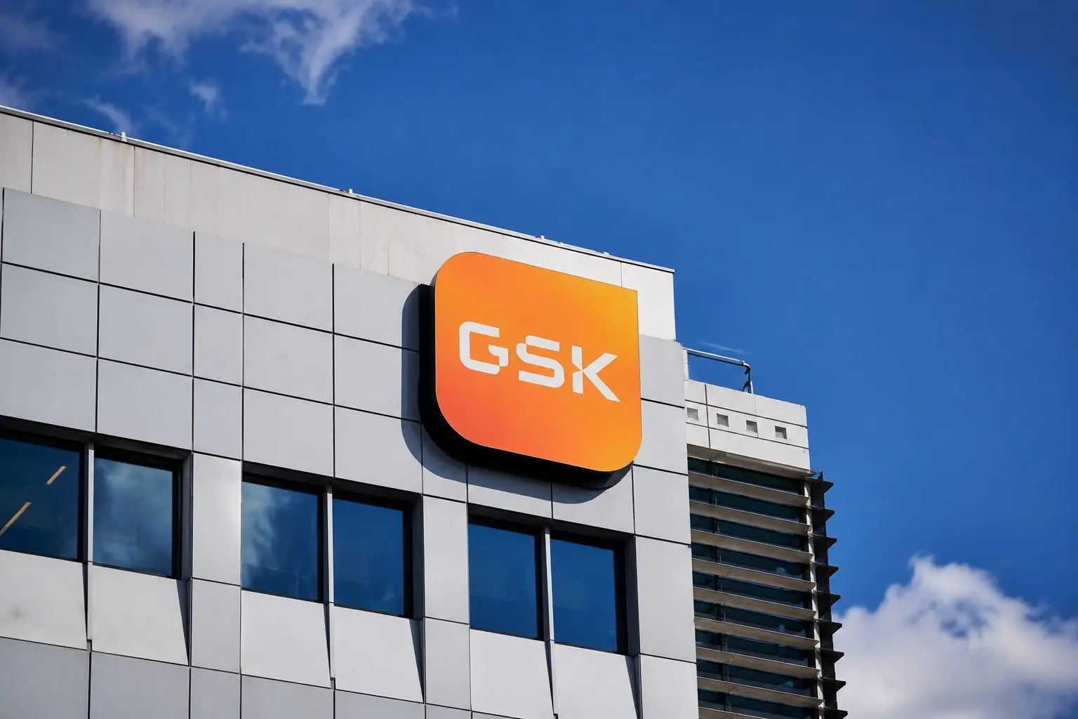 GSK steady at 1,960p as FTSE 100 ticks higher, eyes on Nuvalent deal and July plans