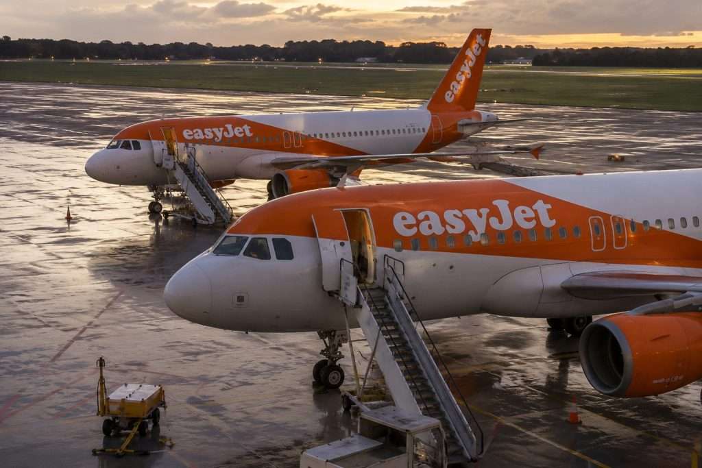 easyJet Stays Close to 500p as Castlelake Bid Deadline Approaches, Fuel Costs in Focus