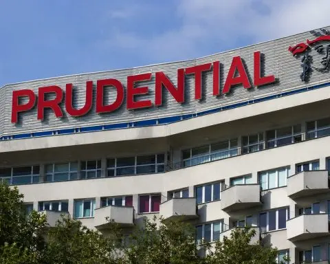Prudential Stock Rises as FTSE Rebound and Buyback Support Asia Insurer