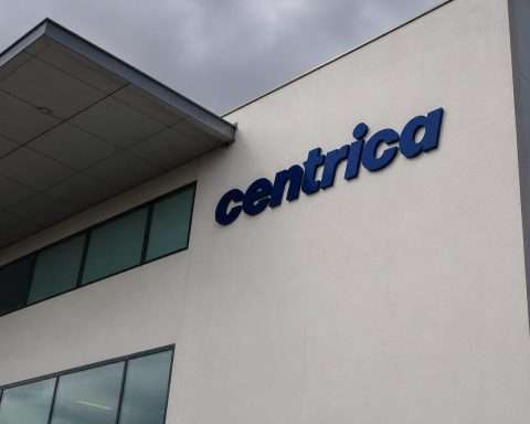 Centrica stays flat late in London after earlier drop
