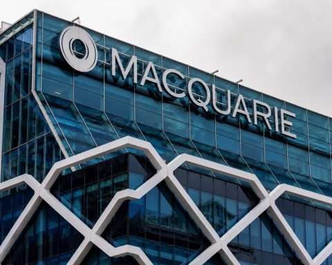 Macquarie Hits Near 52-Week High After RBA Hold, Qube Vote