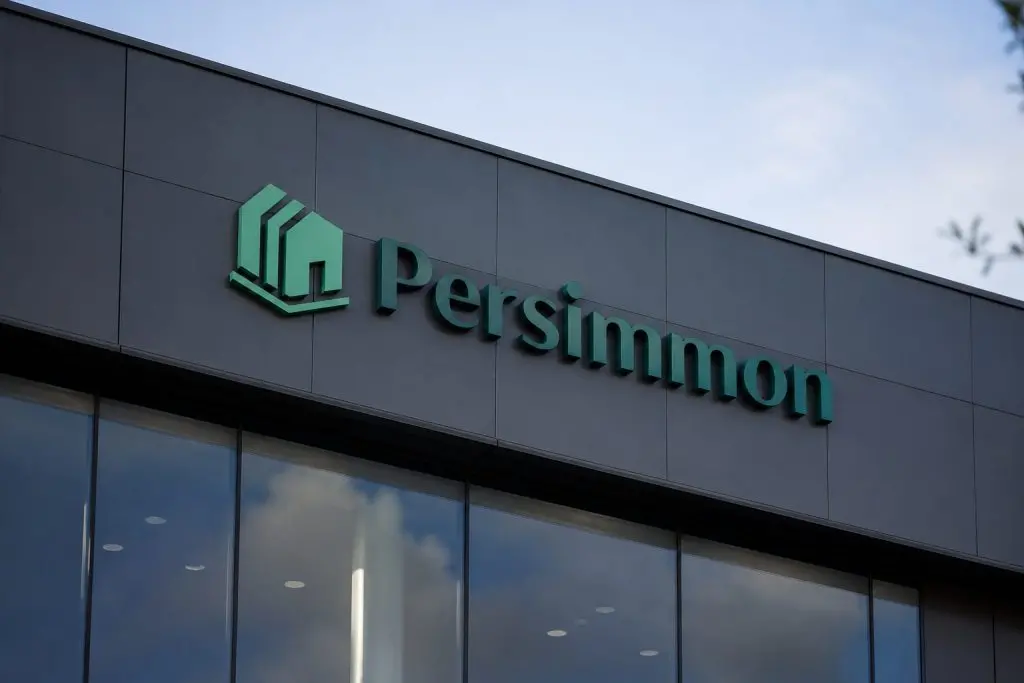 Persimmon leads housebuilders higher ahead of BoE call