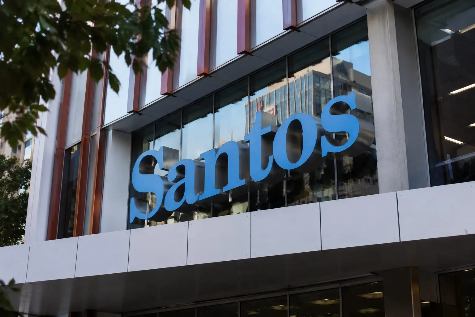 Oil drop hits Santos as rest of ASX pushes higher
