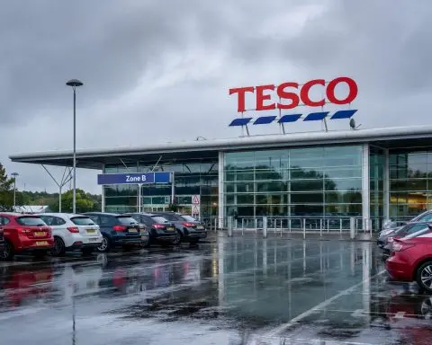 Tesco drops after UK sales come up short, profit guide steady