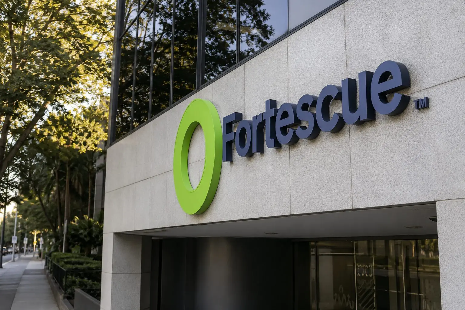 Fortescue (ASX:FMG) lags ASX as $100 iron ore price spotlights product mix