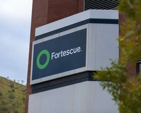 Fortescue stuck under A$20 as Simandou, China test iron ore bulls