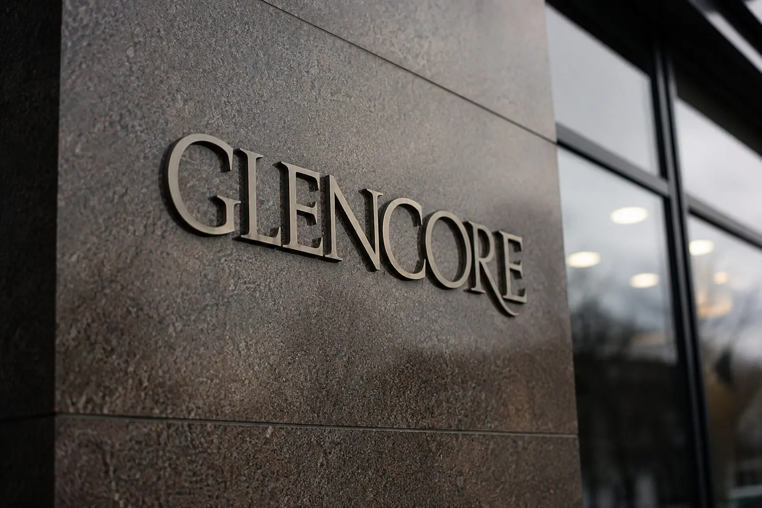 Glencore (LSE: GLEN) Gains Back 38% After Friday Drop, Focus on 572p Level