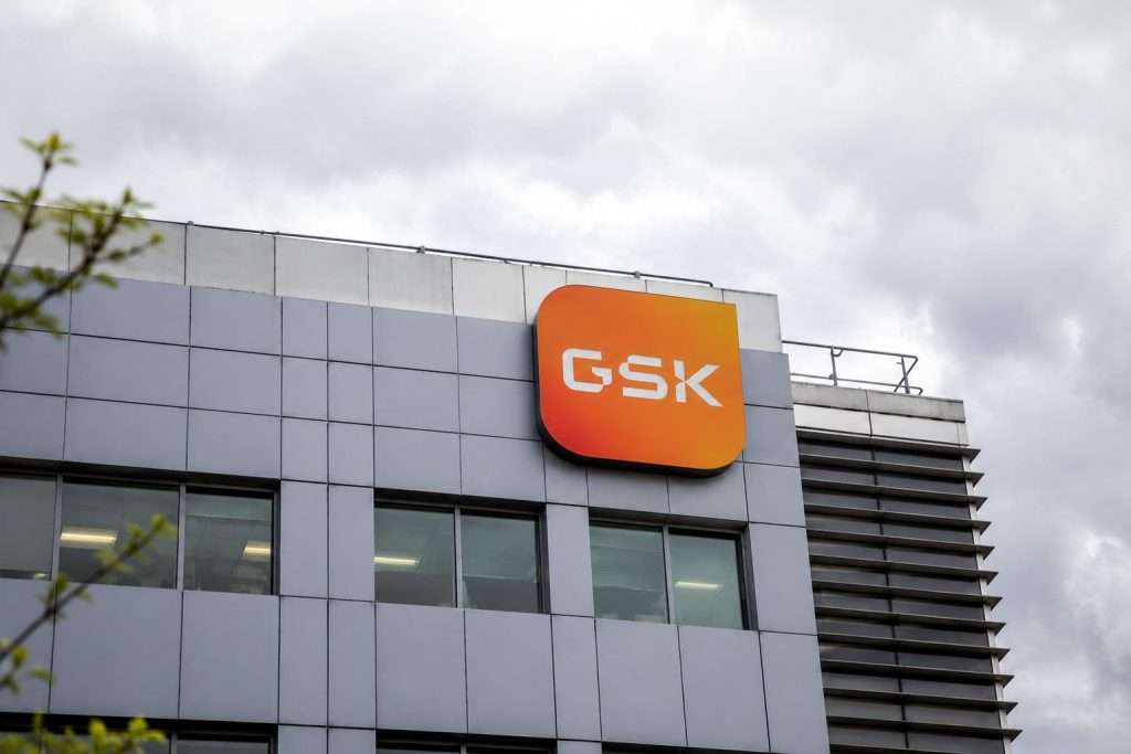 GSK Stock Slips as Tivicay Priority Review Sets Up Busy FDA Calendar (LSE:GSK)