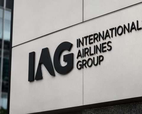IAG Gains as Oil Drops and Cash Returns Ease Fuel Concerns