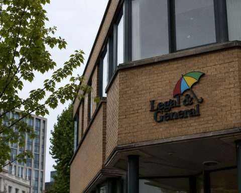 Legal & General Drops in London as 8% Yield Draws Rate Focus