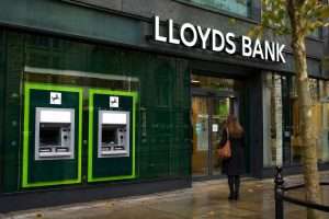 Lloyds (LON:LLOY) buyback questioned as mortgages drop, stock eyes 109p