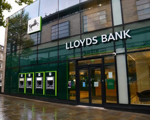 Lloyds shares close to 109p after smaller buyback boost to share count